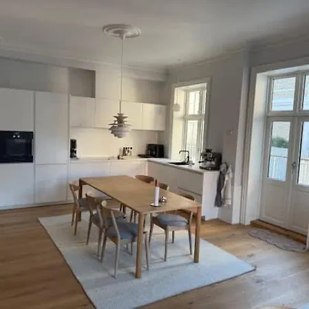Exclusive Frederiksberg With 3 Bedrooms Apartment