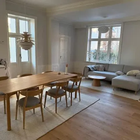 Apartment Exclusive Frederiksberg With 3 Bedrooms
